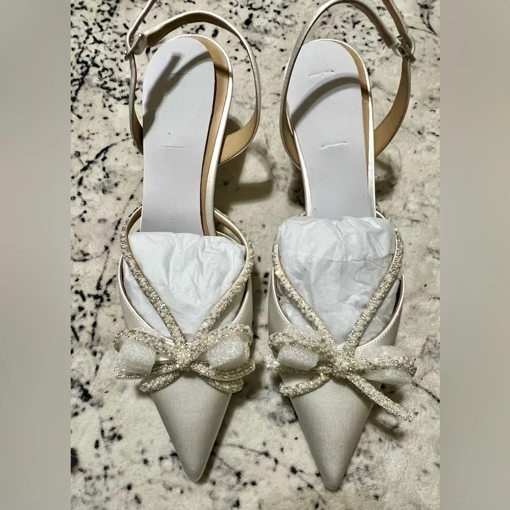Badgley Mischka Angelina Slingback Pointed Toe Kitten Heel Pump -white Satin 9.5